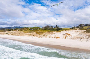 Seaview and Pohutukawa - Pakiri Beach Retreat